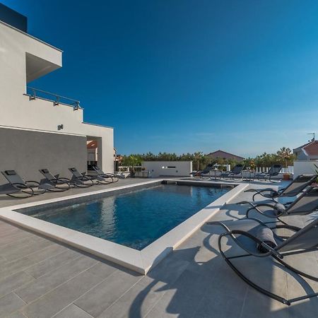 Villa Magnifica Apartments With Pool Novalja Bagian luar foto