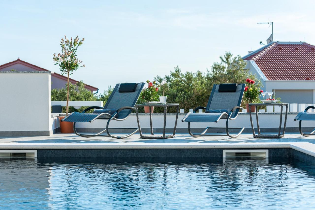 Villa Magnifica Apartments With Pool Novalja Bagian luar foto