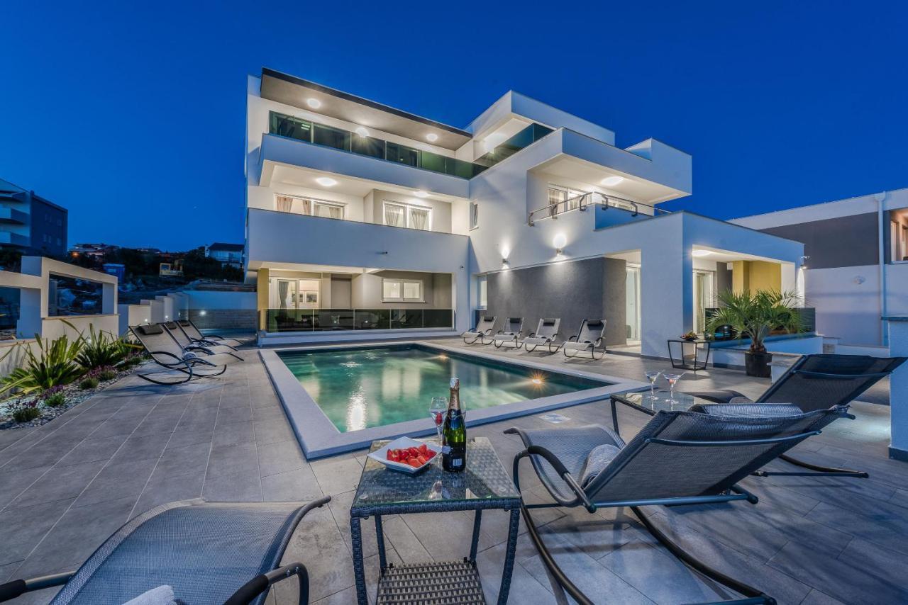 Villa Magnifica Apartments With Pool Novalja Bagian luar foto