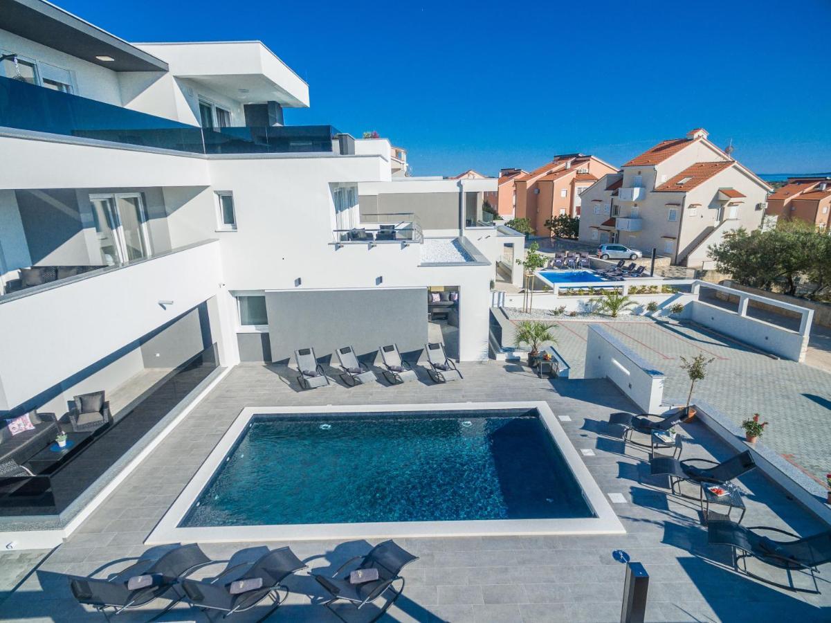 Villa Magnifica Apartments With Pool Novalja Bagian luar foto