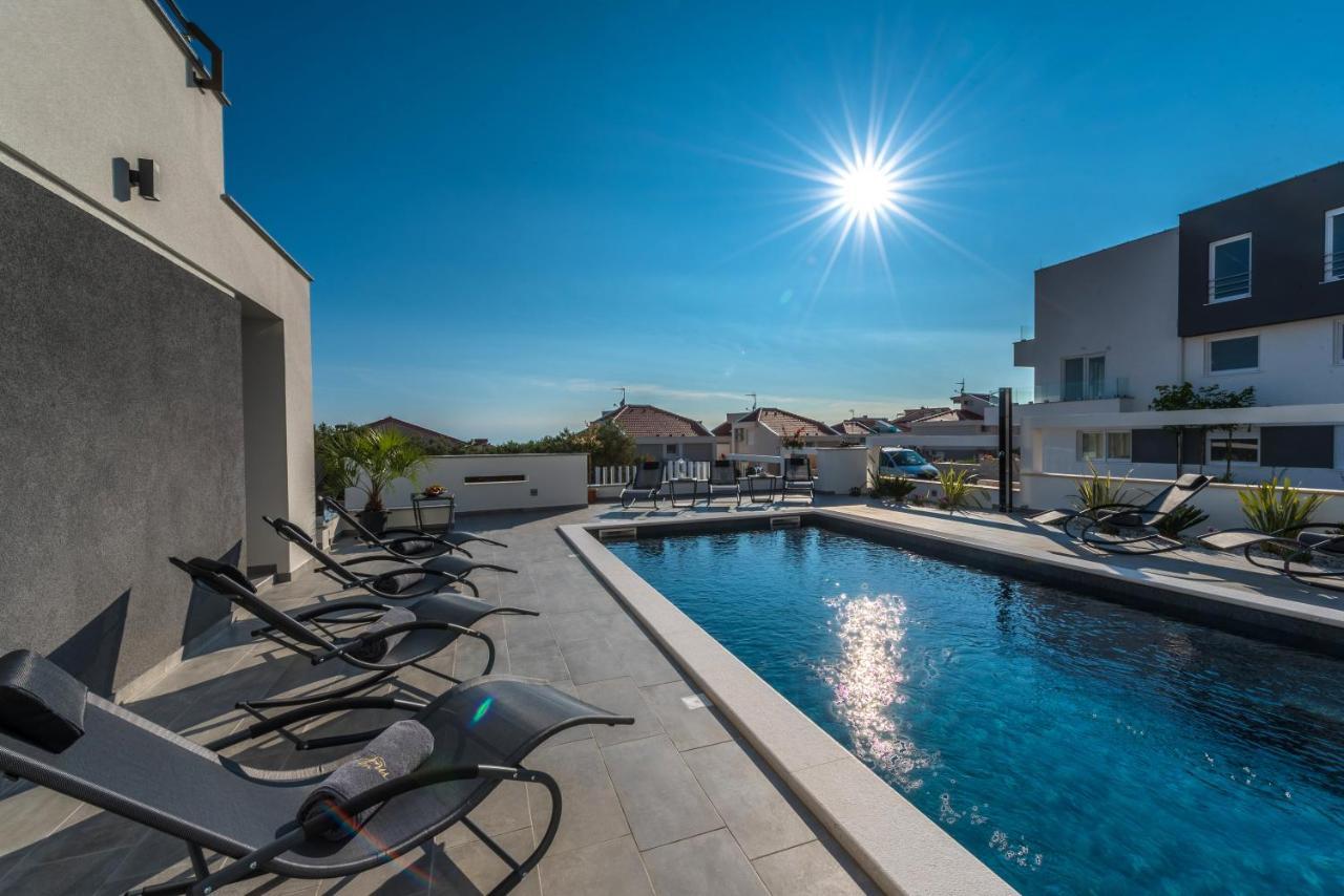 Villa Magnifica Apartments With Pool Novalja Bagian luar foto