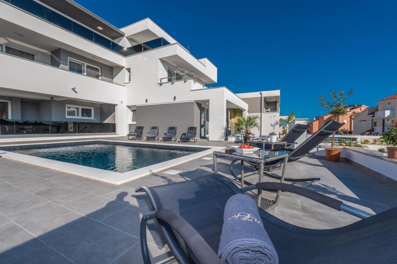 Villa Magnifica Apartments With Pool Novalja Bagian luar foto