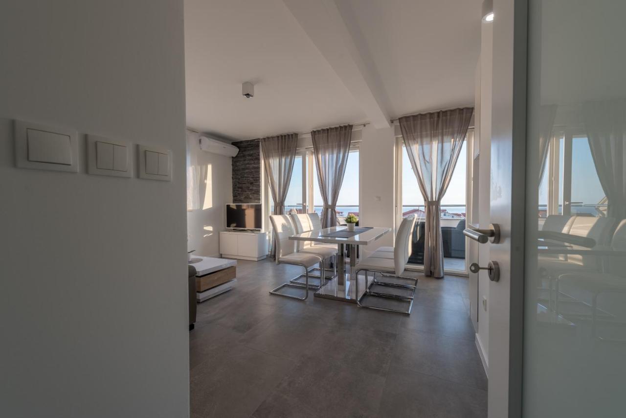 Villa Magnifica Apartments With Pool Novalja Bagian luar foto