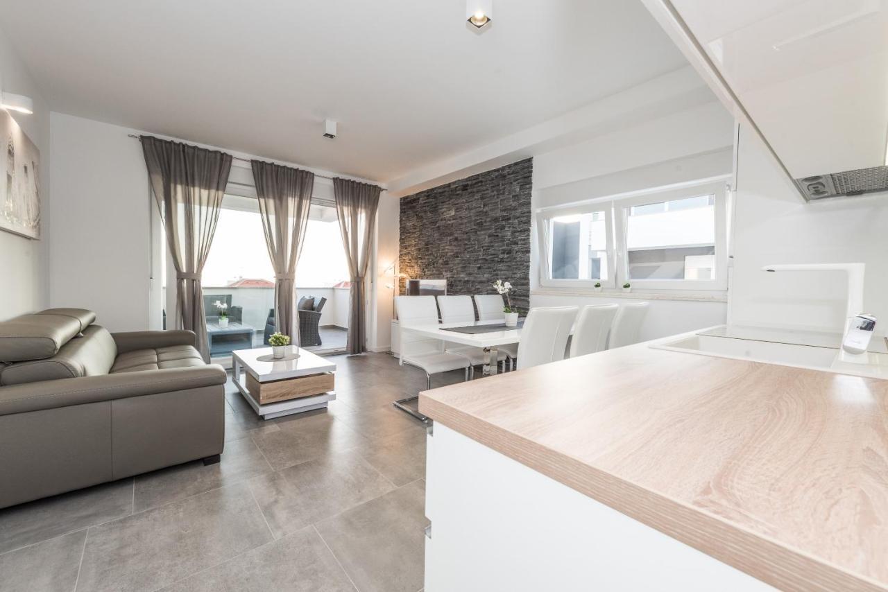 Villa Magnifica Apartments With Pool Novalja Bagian luar foto