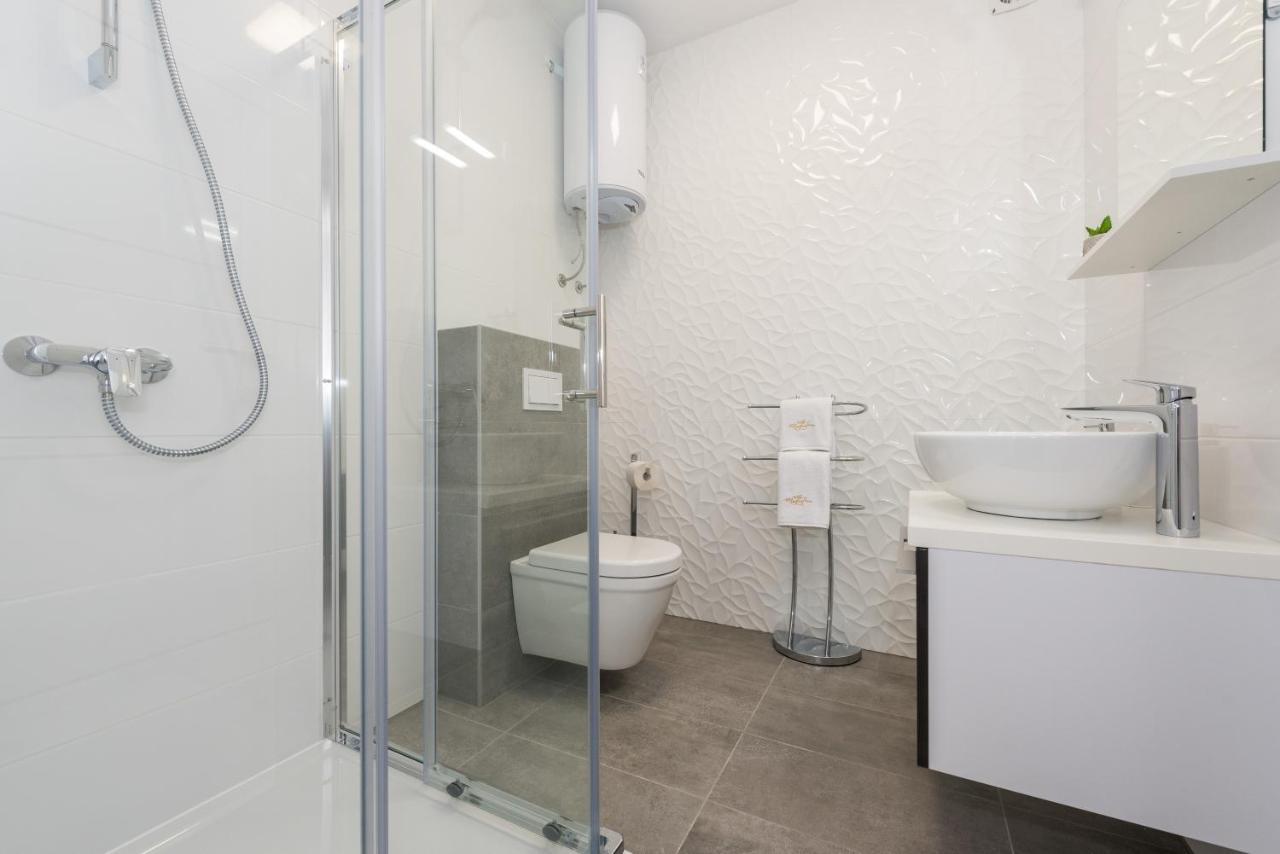 Villa Magnifica Apartments With Pool Novalja Bagian luar foto