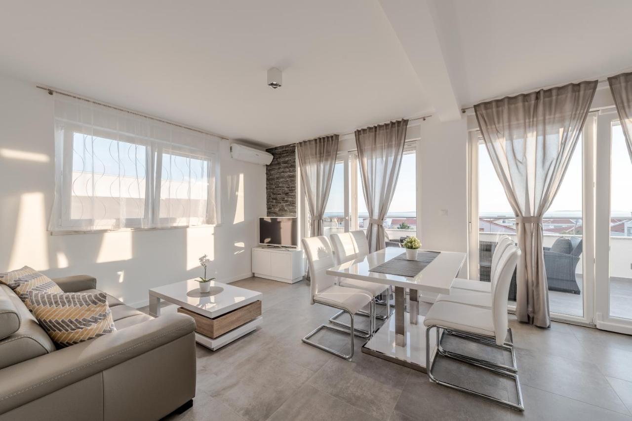 Villa Magnifica Apartments With Pool Novalja Bagian luar foto