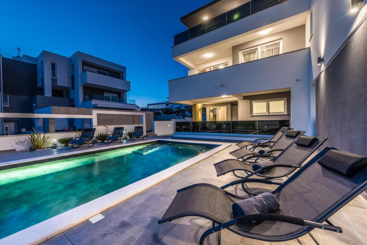 Villa Magnifica Apartments With Pool Novalja Bagian luar foto