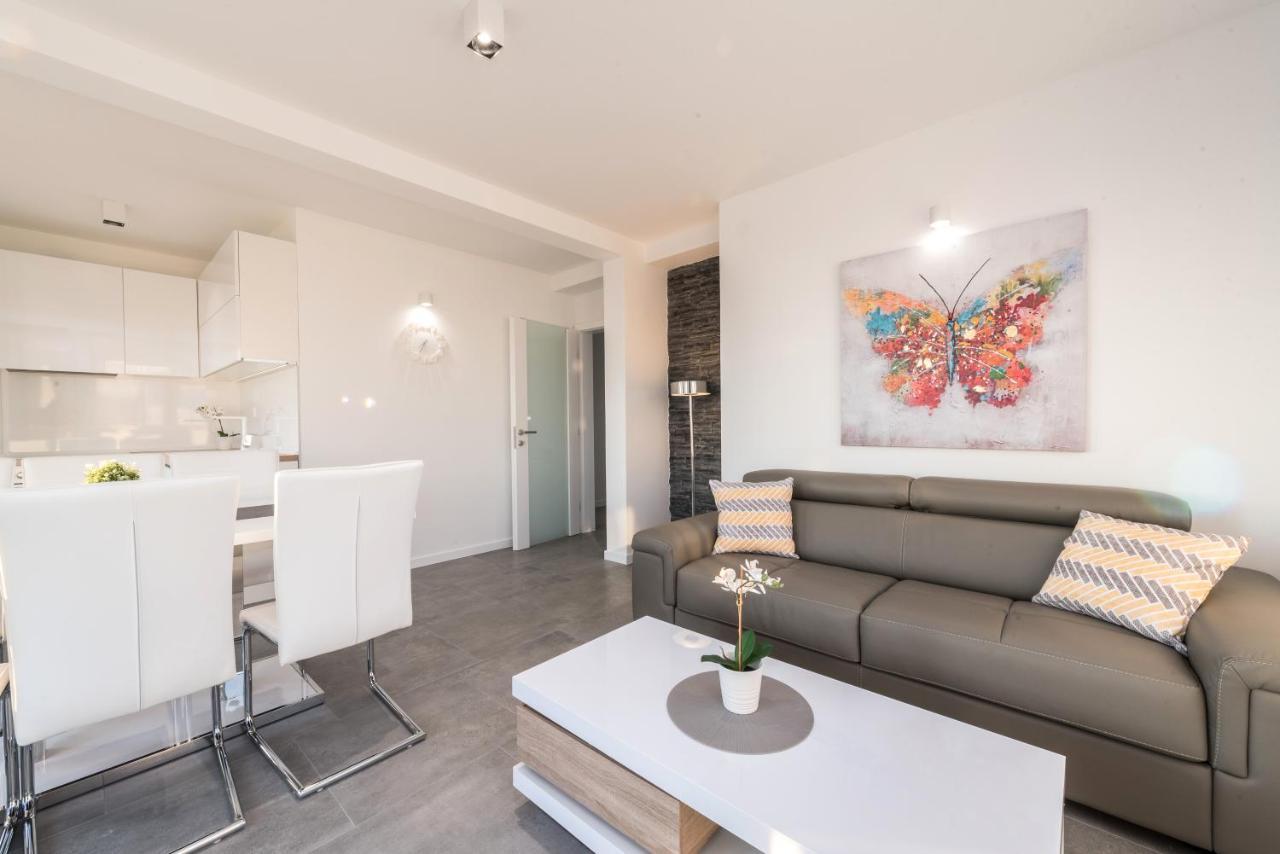 Villa Magnifica Apartments With Pool Novalja Bagian luar foto