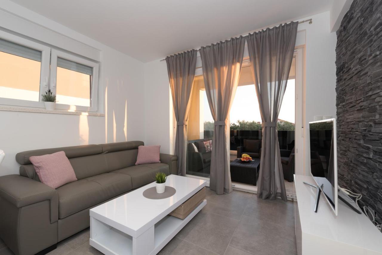 Villa Magnifica Apartments With Pool Novalja Bagian luar foto