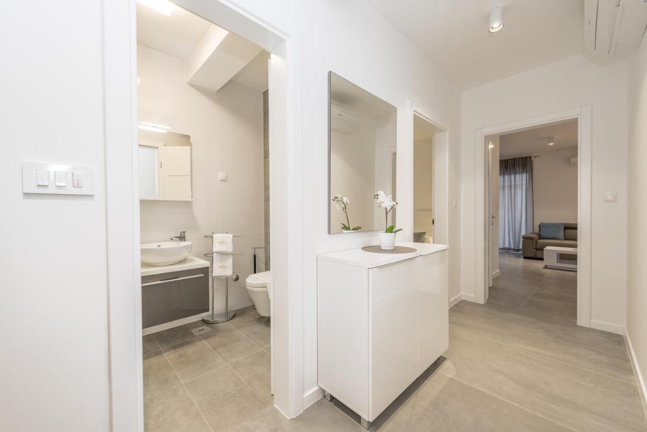 Villa Magnifica Apartments With Pool Novalja Bagian luar foto