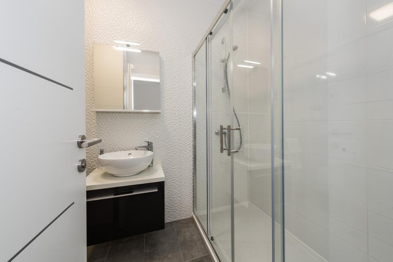 Villa Magnifica Apartments With Pool Novalja Bagian luar foto